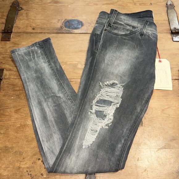 Woman’s Current/Elliott The Skinny in Bleach Out Destroy Size 27 - Picture 2 of 14